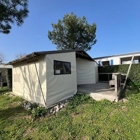 Le Pavillon Bleu Camping L'Aiguillon-la-Presqu'ile