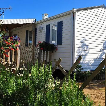 Camping Le Pavillon Bleu *