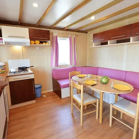 Camping Le Pavillon Bleu *